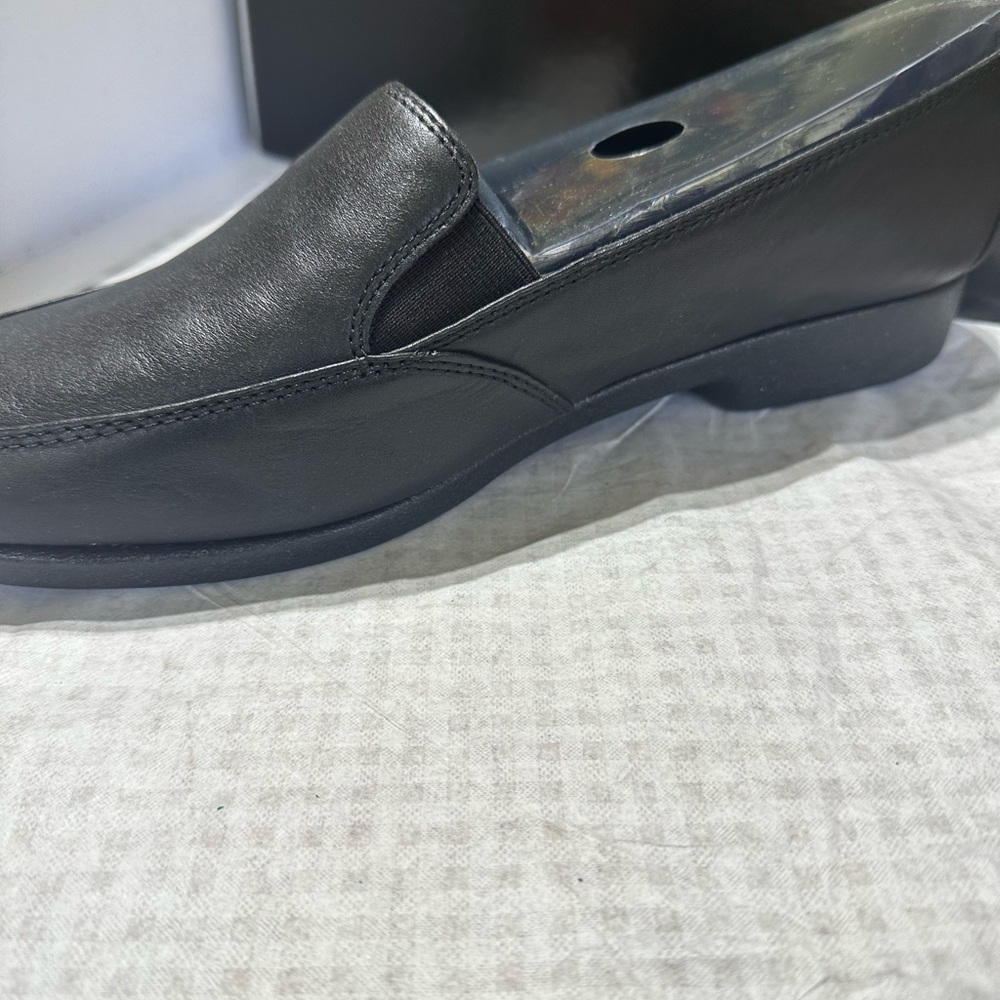 Liz Baker black nwt shoes